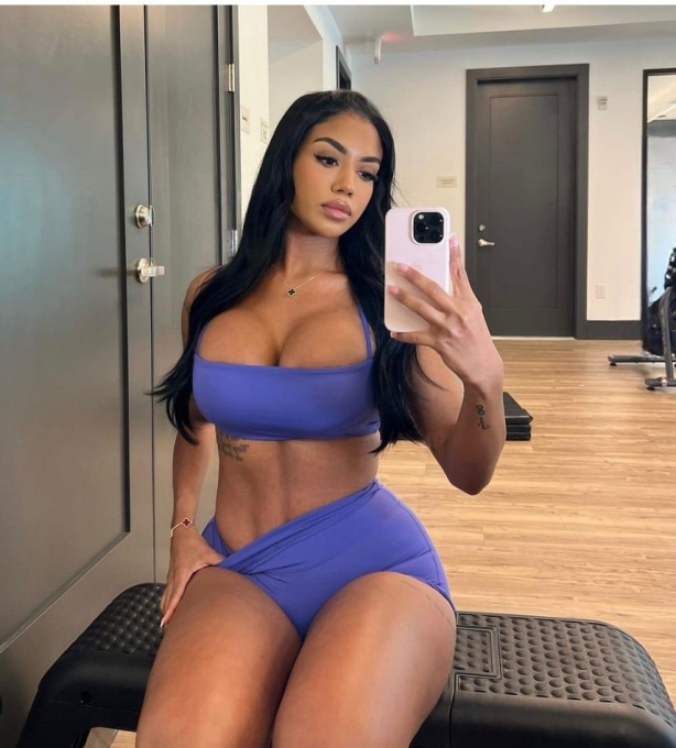 alicia-mulata-hermosa-recien-llegada_m3.jpg